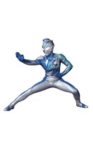 ウルトラマンデッカー ミラクルタイプ。変身時のかけ声は「飛び出せ！ ミラクル！」、決め技は右手の中に空間を圧縮してブラックホールを作り出し放つ超衝撃波「レアリュートウェーブ」。