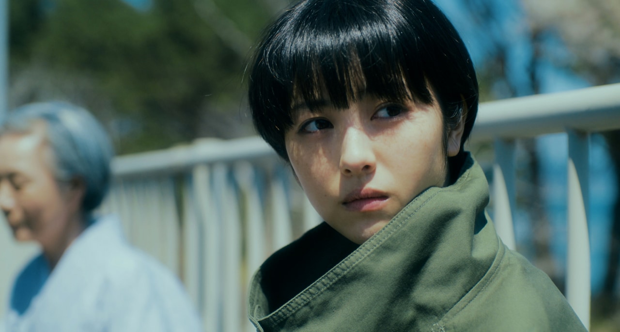 「やがて海へと届く」本編未使用の映像公開、浜辺美波演じるすみれが旅先で撮影