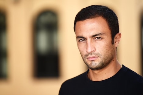 ラヒム役のアミル・ジャディディ。