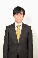 高木義彦役の六角慎司。