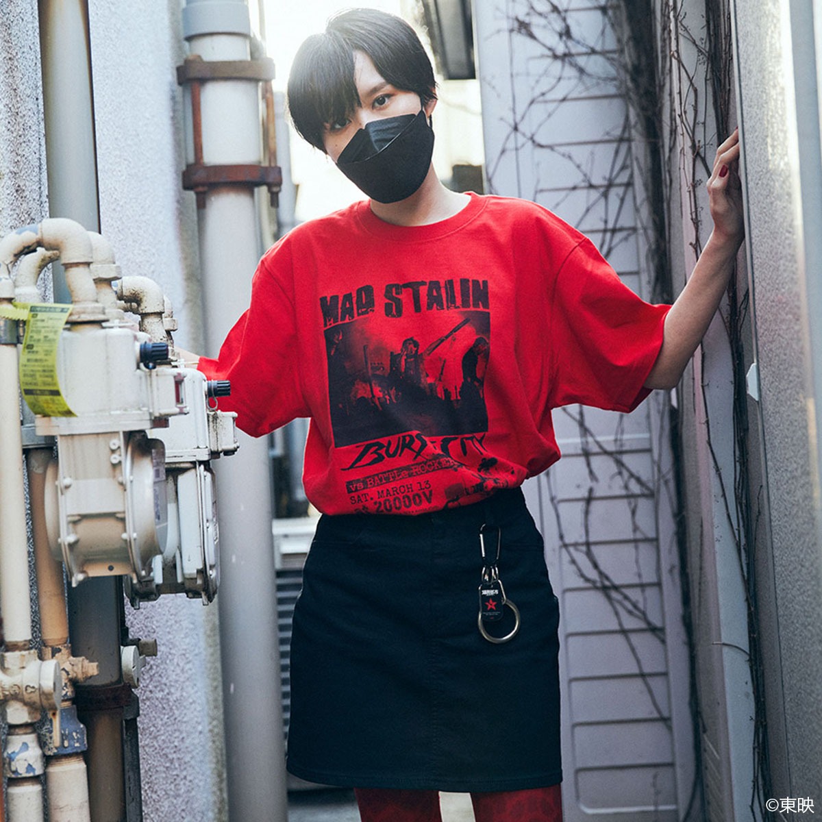 爆裂都市 BURST CITY Tシャツ MAD STALIN Ver.の着用イメージ。（税込3850円）