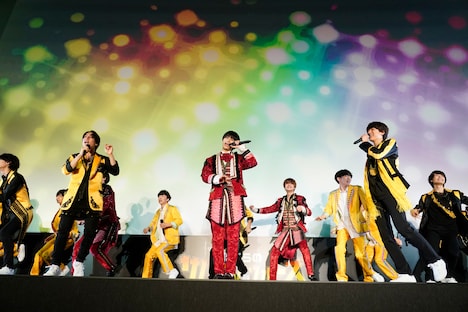 「東西ジャニーズJr. ぼくらのサバイバルウォーズ」実演付き初日舞台挨拶の様子。