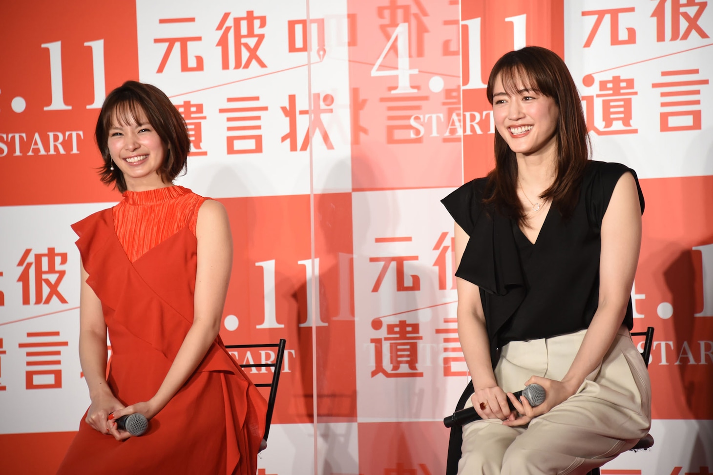 左から関水渚、綾瀬はるか。