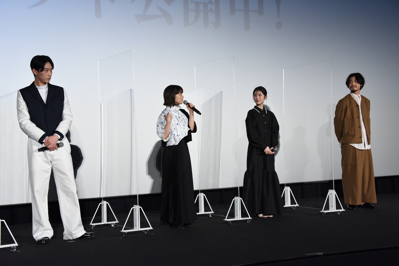 「やがて海へと届く」公開記念舞台挨拶の様子。