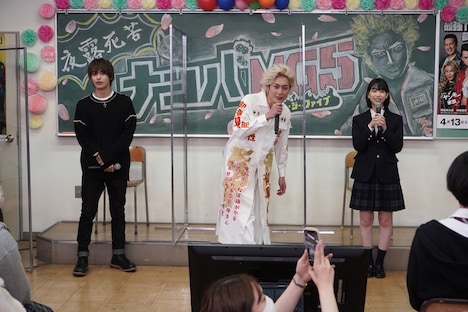 「ナンバMG5」生配信イベントの様子。左から神尾楓珠、間宮祥太朗、森川葵。