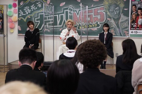 「ナンバMG5」生配信イベントの様子。左から神尾楓珠、間宮祥太朗、森川葵。