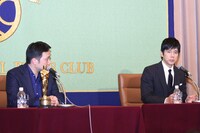 左から濱口竜介、西島秀俊。