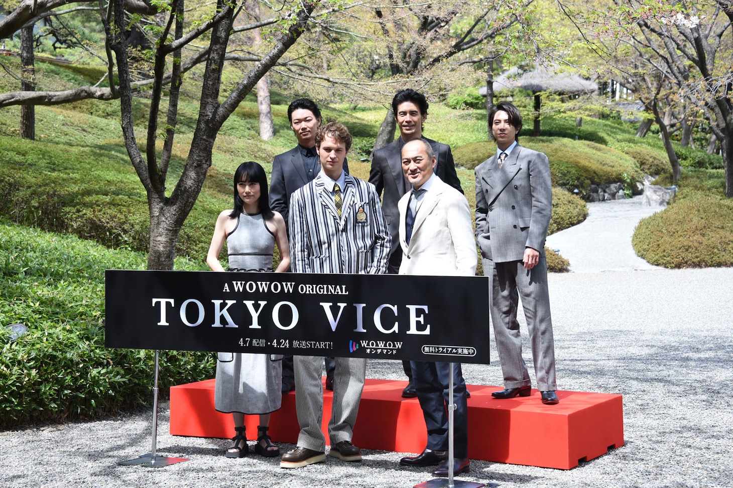 ドラマ「TOKYO VICE」記者会見にて、前列左から菊地凛子、アンセル・エルゴート、渡辺謙。後列左から笠松将、伊藤英明、山下智久。