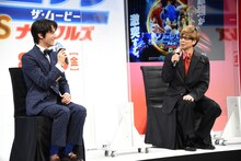 左から中川大志、山寺宏一。