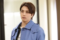 バンダリ亜砂也演じるイツキ。