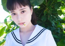 大久保桜子写真集「Luna」より。