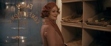 「ファンタスティック・ビーストとダンブルドアの秘密」より、アリソン・スドル演じるクイニー。