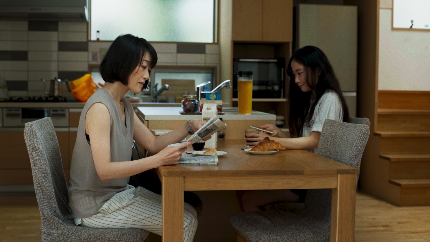 「ここ以外のどこかへ」
