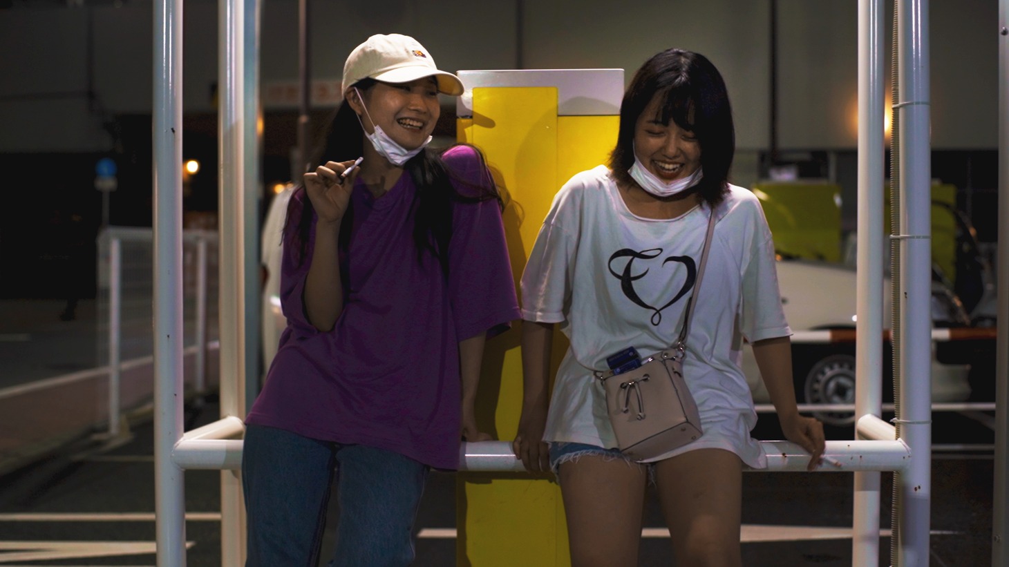 「ここ以外のどこかへ」