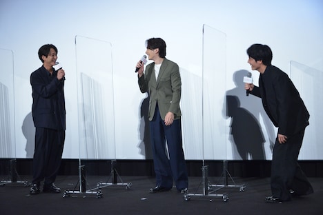 左から浅香航大、町田啓太、赤楚衛二。