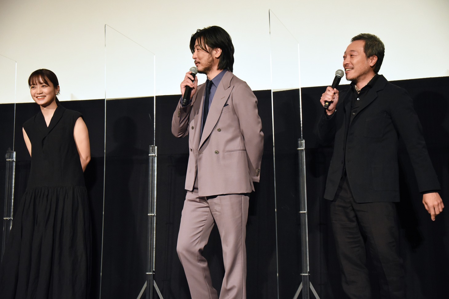 左から深川麻衣、玉山鉄二、音尾琢真。
