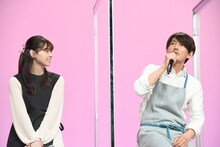 左から西野七瀬、藤木直人。