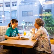 BLマンガが2人をつなぐ、芦田愛菜×宮本信子「メタモルフォーゼの縁側」新カット