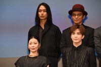 左上から時計回りに大下ヒロト、赤ペン瀧川、岩田剛典、中山美穂。