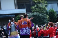 ファンと近くで交流するゲストたち。