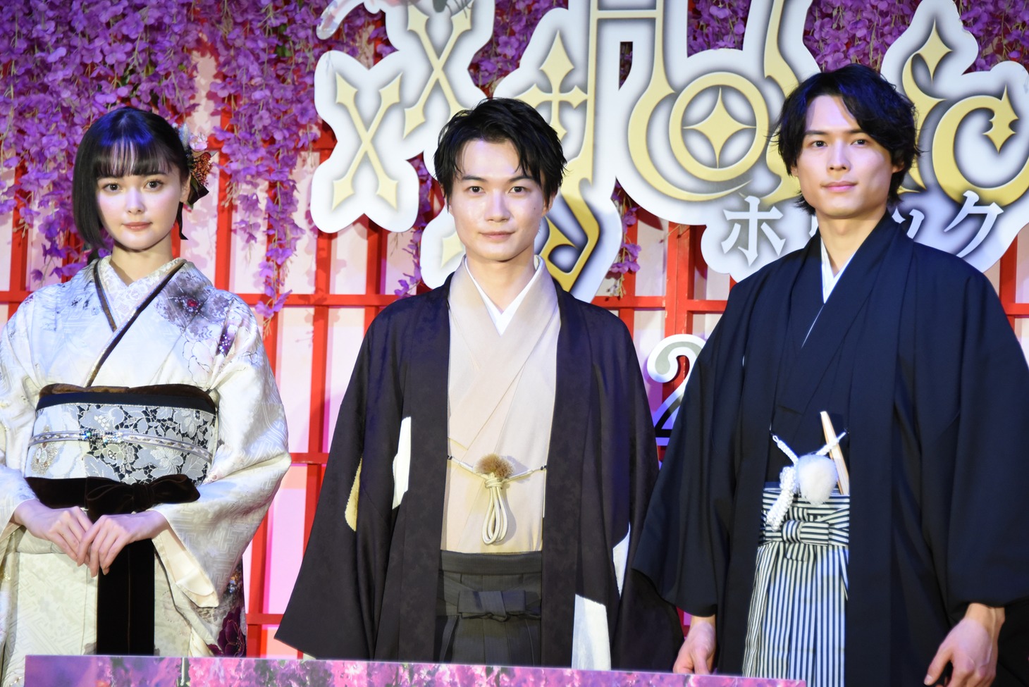 左から玉城ティナ、神木隆之介、松村北斗。
