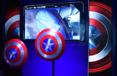 「アベンジャーズ展」より、キャプテン・アメリカ エリアの様子。