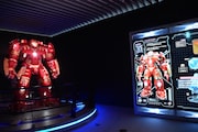 「アベンジャーズ展」より、アイアンマン先端工学研究所エリアの様子。