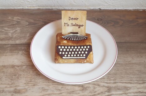 ガレットリアで提供されるタイプライタークレープ。