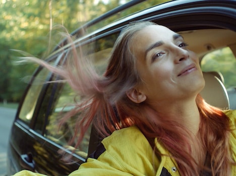 「海に向かうローラ」(c)Wrong Men / Wrong Men North, 10:15! Productions,
Lunanime