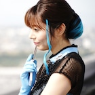 「555」ヒロインの芳賀優里亜が「仮面ライダーゲンムズ」出演、片手には“ガラケー”