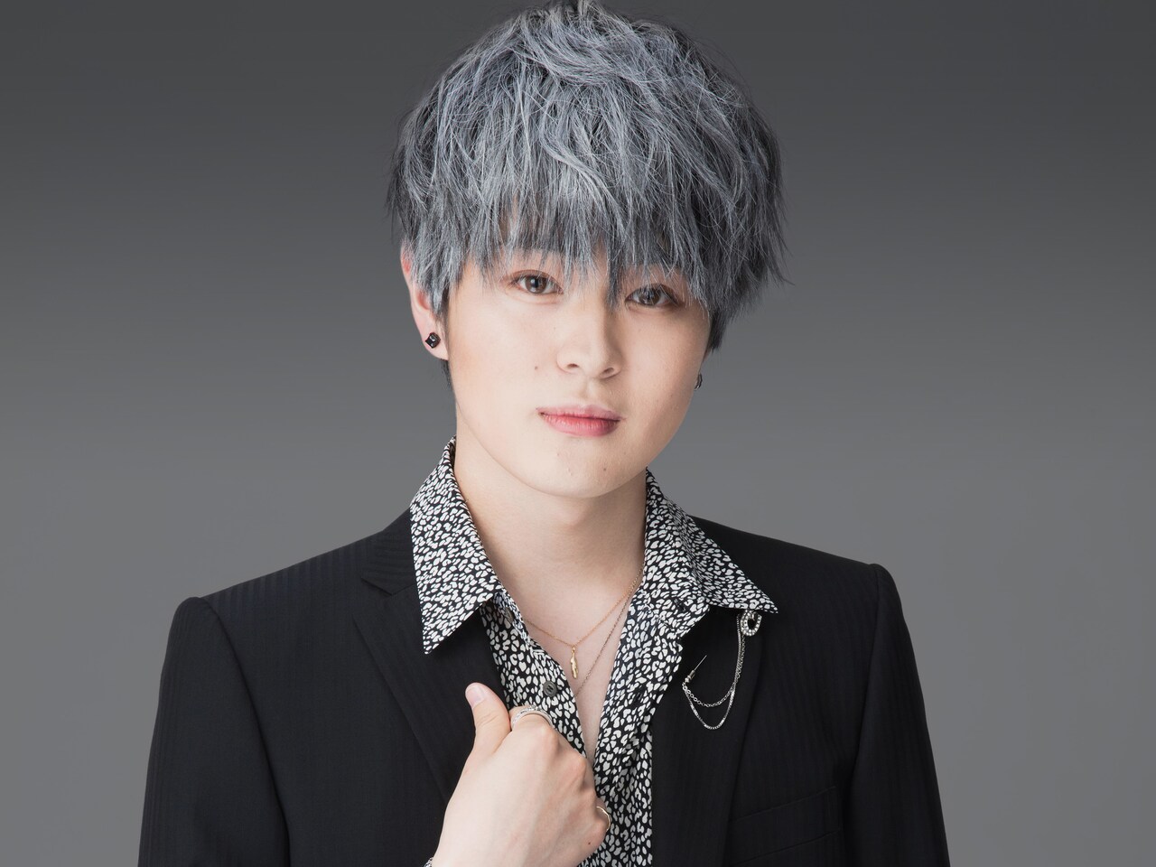 望月歩が銀髪のワケありホストに、ドラマ「元彼の遺言状」第3話に登場