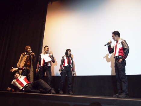 「ウルトラマントリガー エピソードZ」大ヒット御礼舞台挨拶の様子。