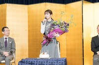 小芝風花（中央）