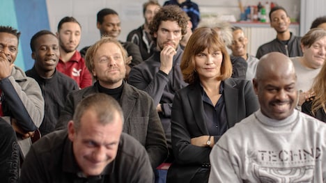 「アプローズ、アプローズ！囚人たちの大舞台」 (c)2020 – AGAT Films & Cie – Les Productions du Ch’timi / ReallyLikeFilms - Photo (c)Carole Bethuel