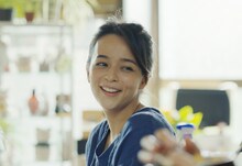 加藤ローサ演じる原田真央。