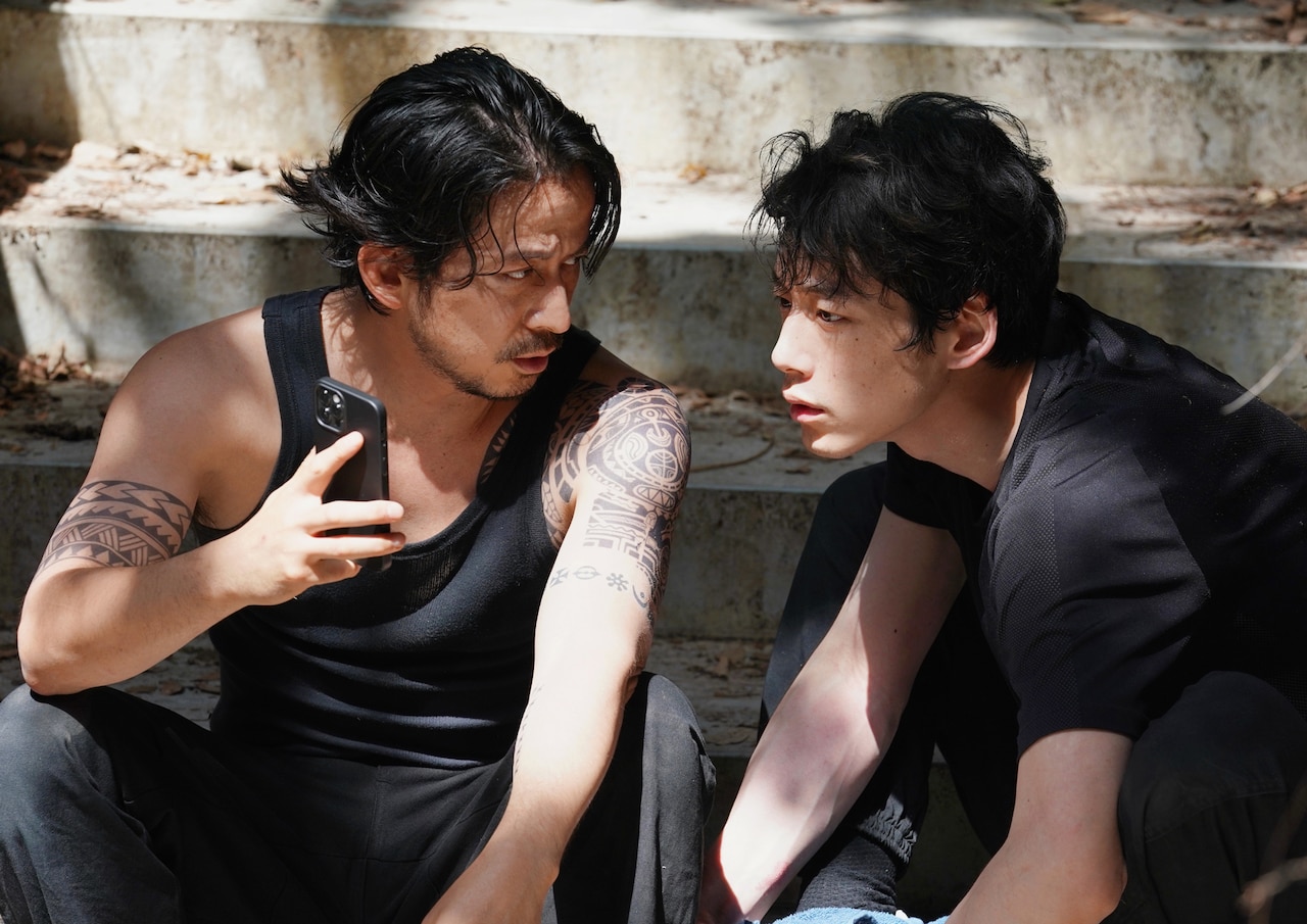 岡田准一と坂口健太郎が大暴れ「ヘルドッグス」本編映像を初公開