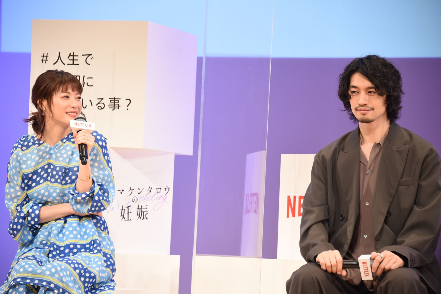 左から上野樹里、斎藤工。