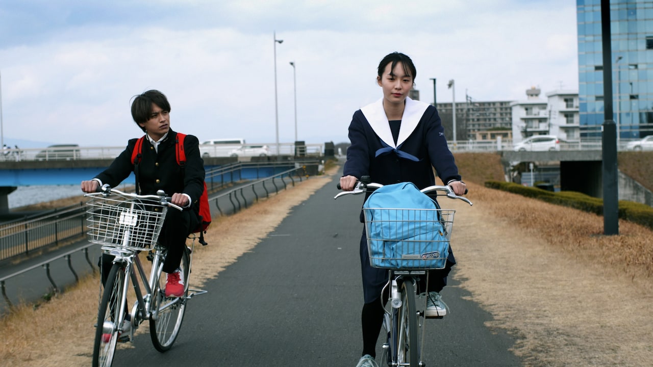 井上想良×駒井蓮の短編映画「青めぐる青」がYouTubeで公開決定、特報も到着