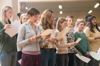 「シング・ア・ソング！～笑顔を咲かす歌声～」新場面写真