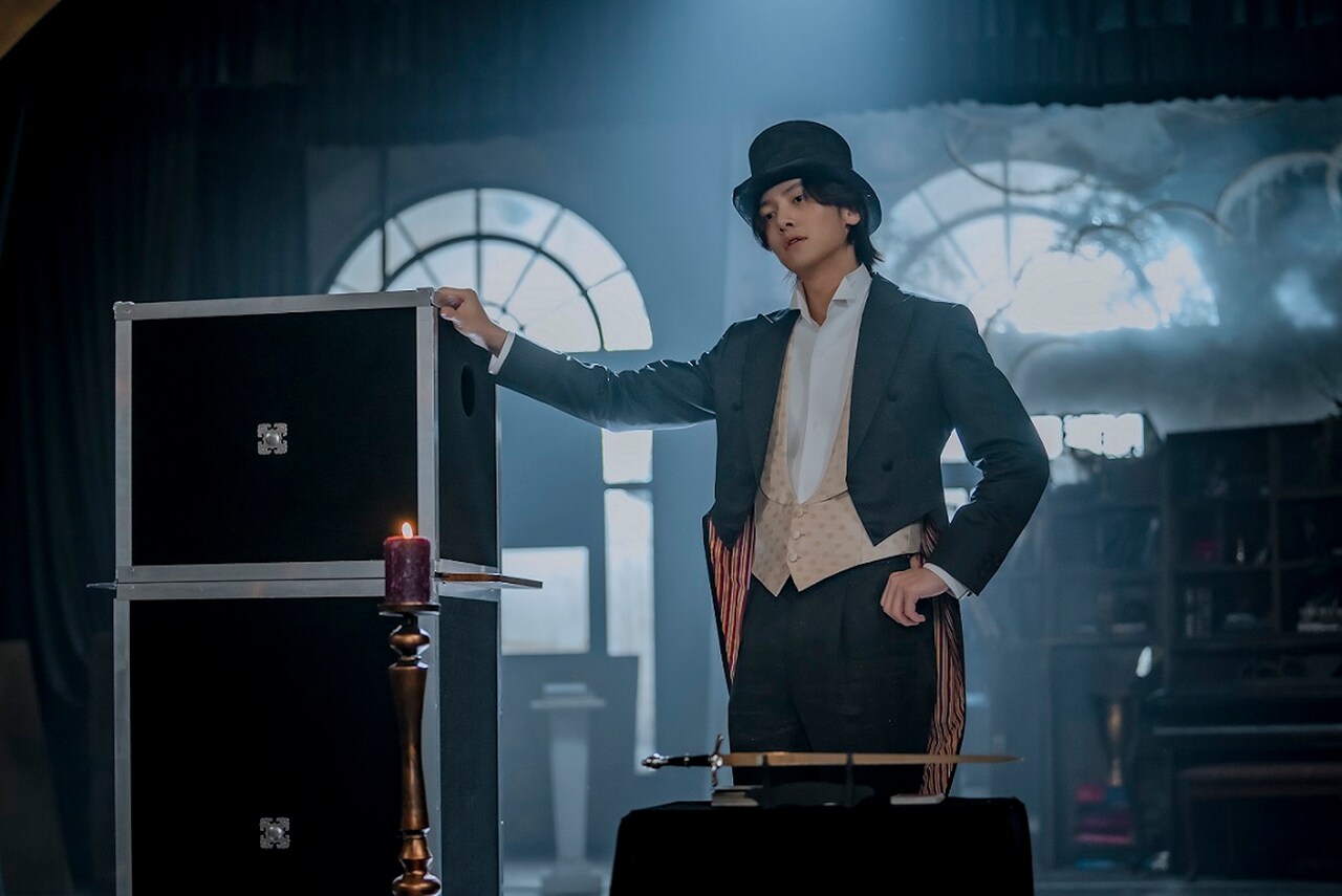 「梨泰院クラス」監督の新作ファンタジー予告編公開、悩める女子学生が魔術師と出会う