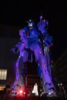 「機動戦士ガンダム ククルス・ドアンの島」実物大νガンダム立像オープニングセレモニーの様子。