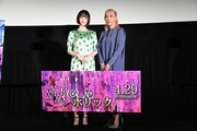 左から玉城ティナ、蜷川実花。