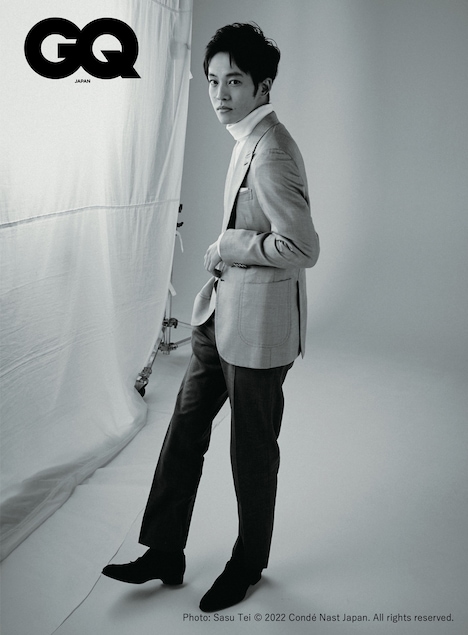 GQ JAPAN 2022年6月号より、松坂桃李。