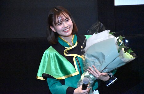 誕生日を祝福された新條由芽。