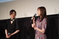 左から赤間麻里子、萩原みのり。