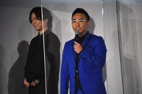 左から山崎育三郎、八嶋智人。