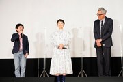 左から斎藤汰鷹、小林聡美、松重豊。