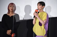 左から蜷川実花、吉岡里帆。