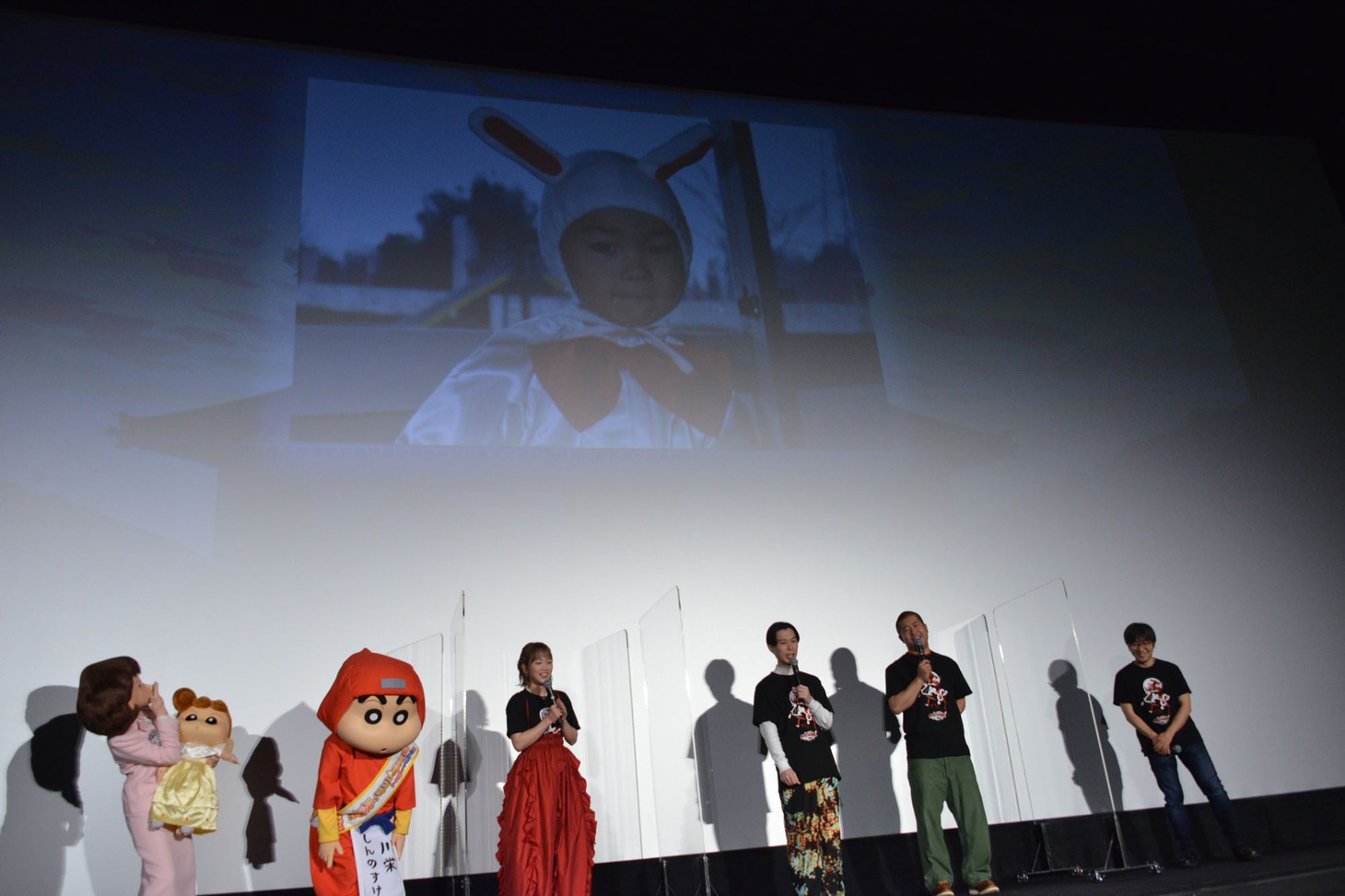 舞台挨拶で披露された、岩井勇気の幼少期の写真。