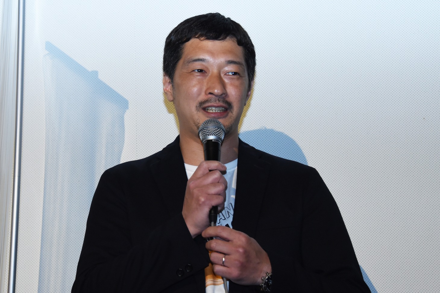 綾部真弥